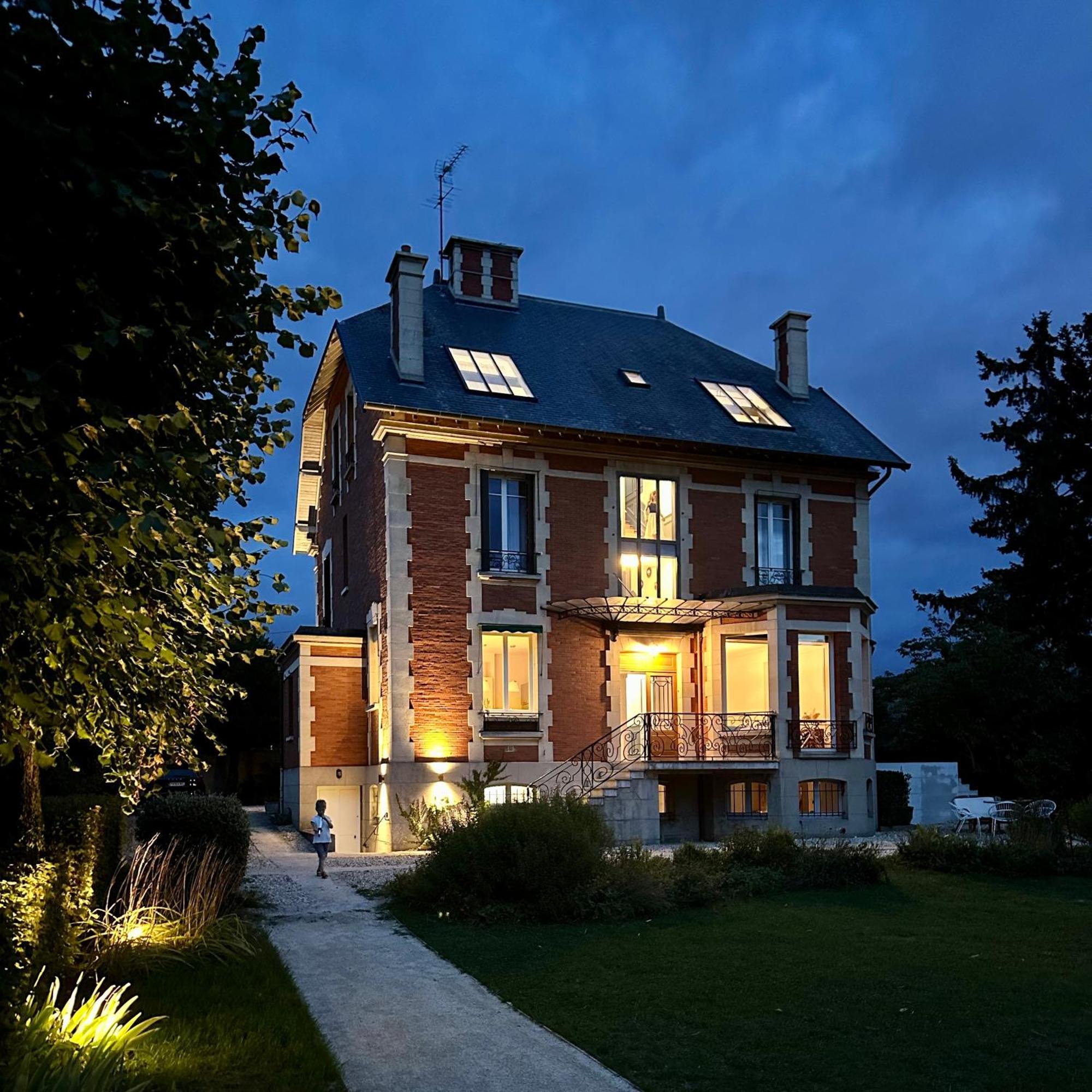 La Grande Maison Lgm Lesches Exterior foto